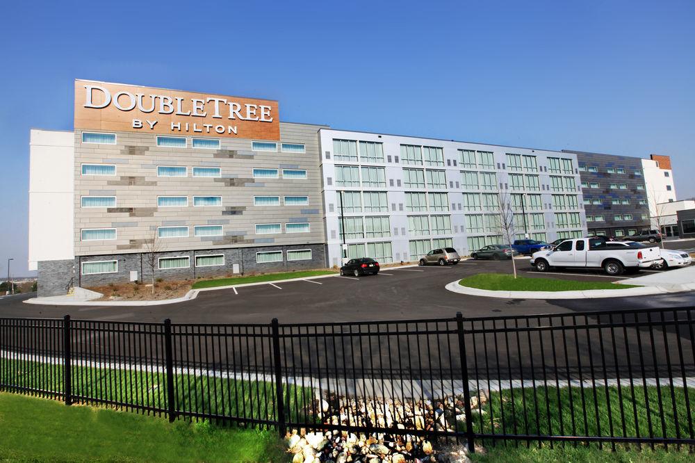 Doubletree By Hilton Omaha Southwest, Ne Hotell Exteriör bild